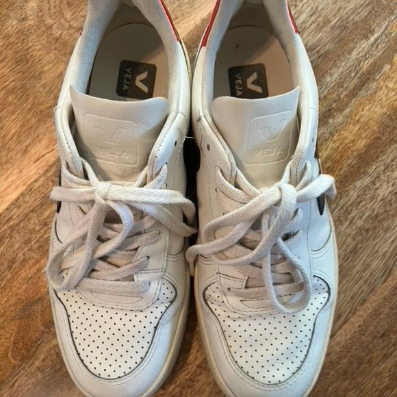 Veja V-10 Leather Colorblock Shoe - Picture 4 of 7